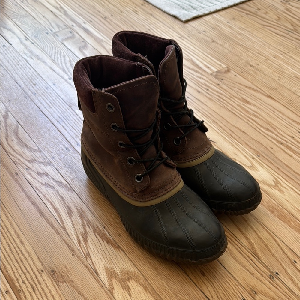 Men's Sorel Bean boots (size 9)